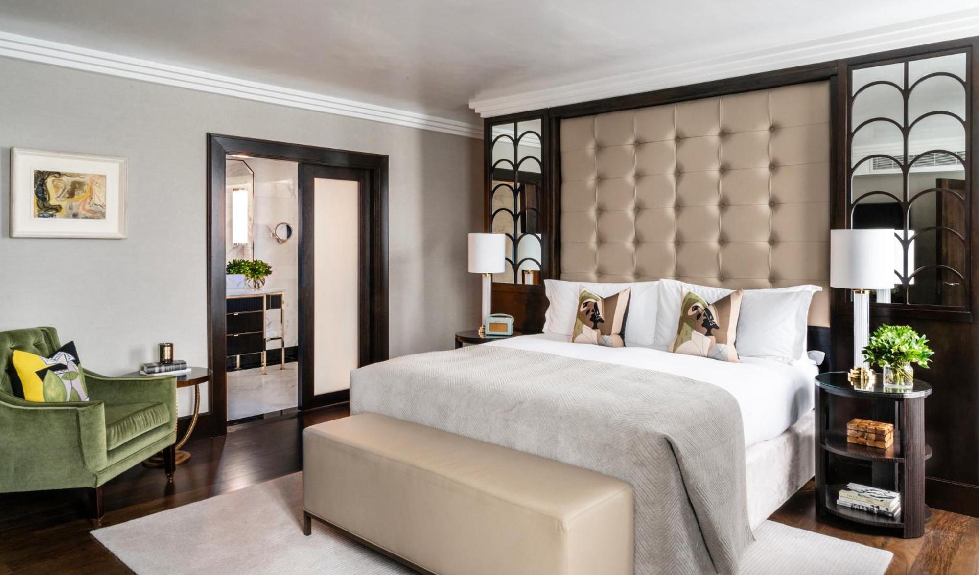 דבלין The Westbury Hotel מראה חיצוני תמונה A bedroom at The Savoy