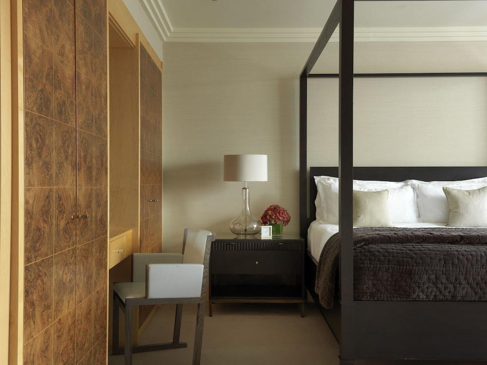 דבלין The Westbury Hotel מראה חיצוני תמונה A bedroom at The Connaught